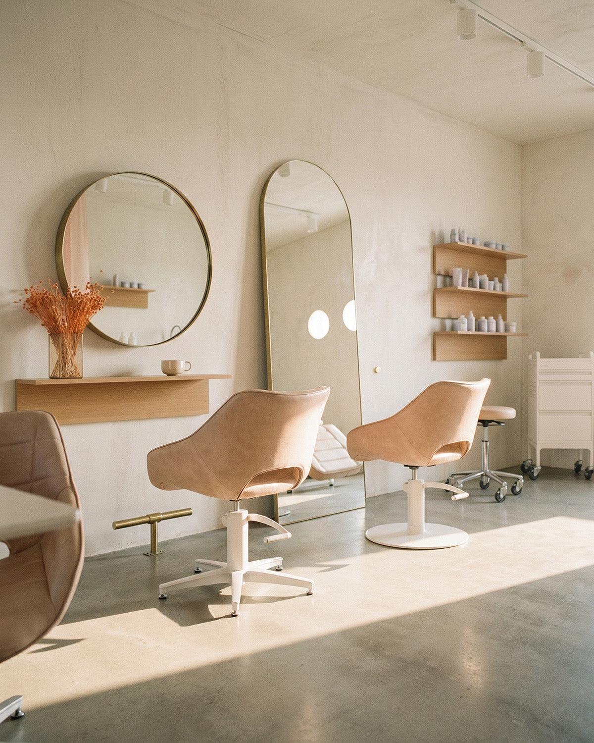 Rosie Blush - Pink hairdressing chair - White round base